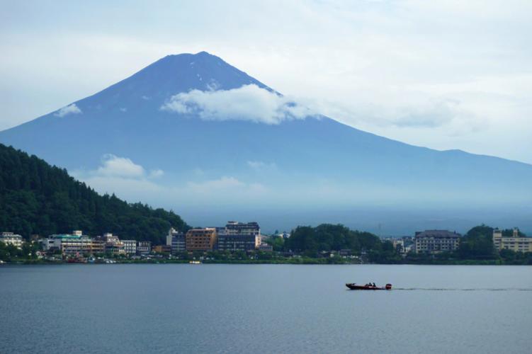 10月份去日本的什么城市最佳「富士山水多少钱一瓶」 iPhone8